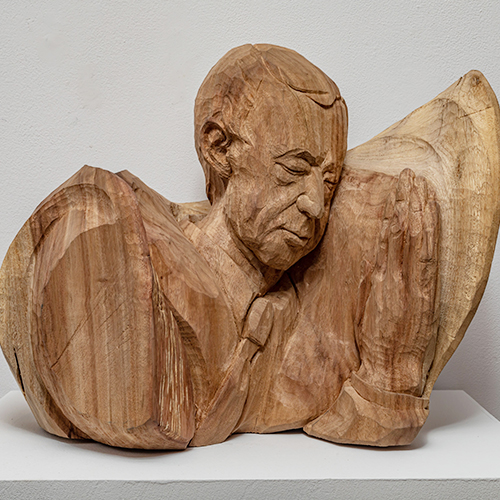 囁きも、ざわめきも